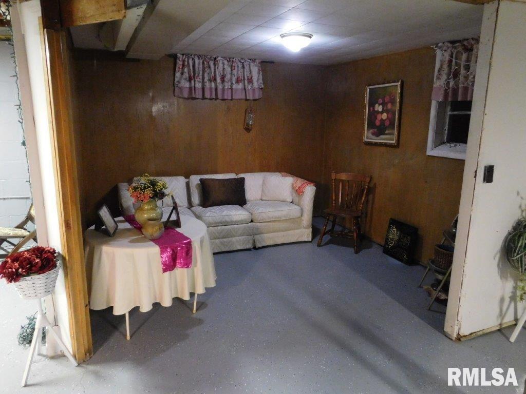 524 Waverly Road Davenport, IA 52804 - Photo 12 of 16 Gallery Image 12
