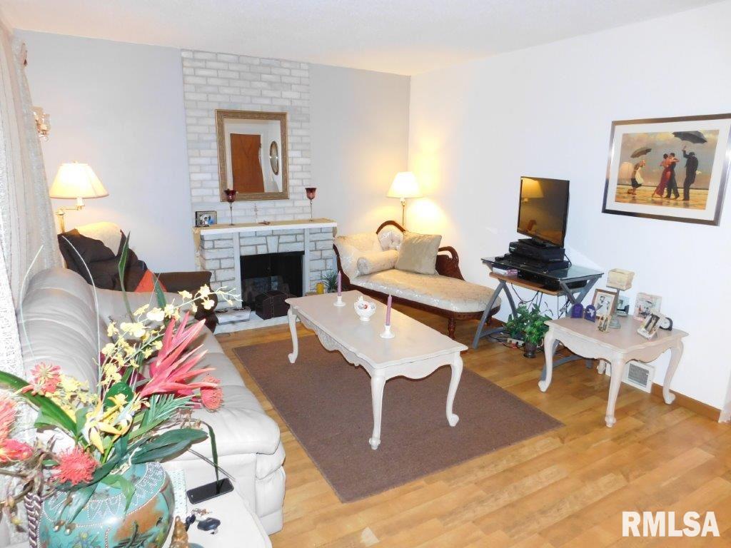 524 Waverly Road Davenport, IA 52804 - Photo 2 of 16 Gallery Image 2