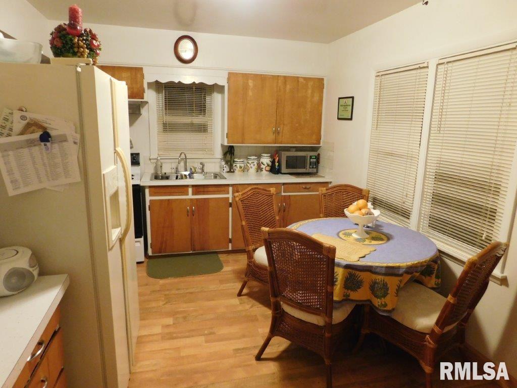 524 Waverly Road Davenport, IA 52804 - Photo 5 of 16 Gallery Image 5