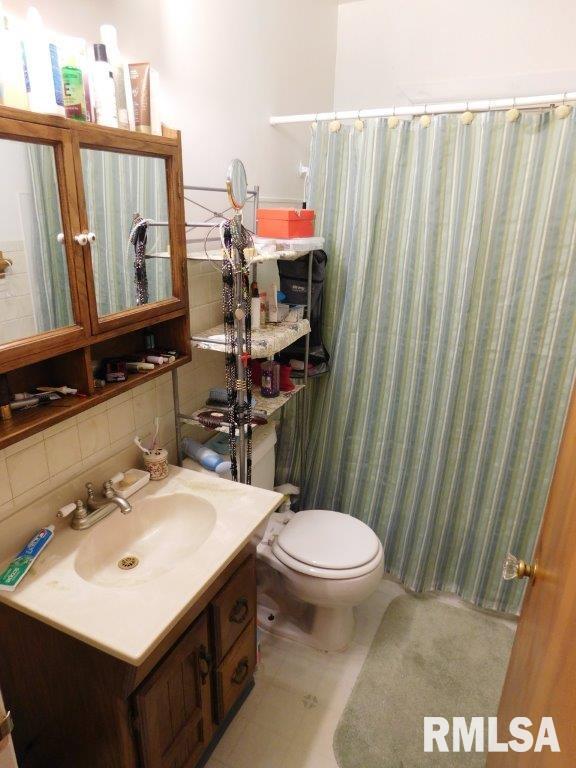 524 Waverly Road Davenport, IA 52804 - Photo 8 of 16 Gallery Image 8