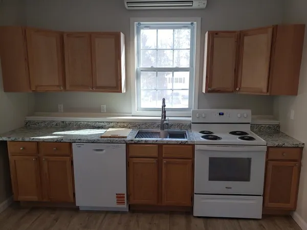 $1,800 | 2 A Bancroft Road, Londonderry, NH 03053