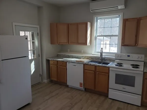 $1,800 | 2 A Bancroft Road, Londonderry, NH 03053