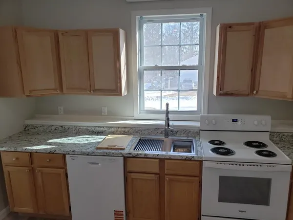 $1,800 | 2 A Bancroft Road, Londonderry, NH 03053