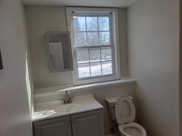 $1,800 | 2 A Bancroft Road, Londonderry, NH 03053