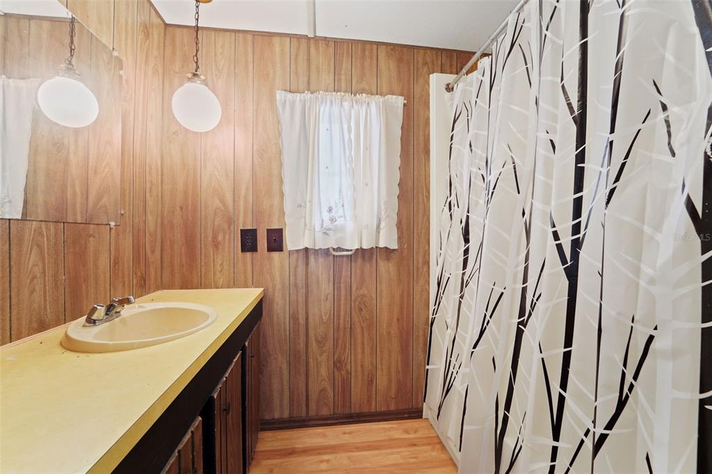 19 Mary Bell Landing Road Sebring, FL 33876 - Photo 11 of 22 a bathroom with a sink a mirror and a shower curtain