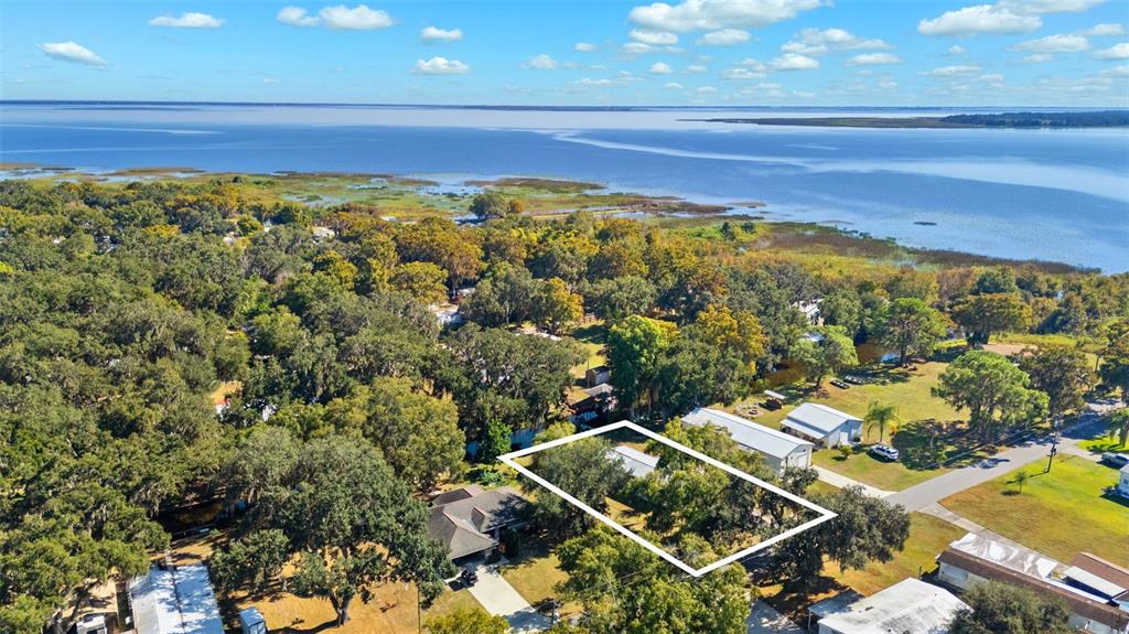 19 Mary Bell Landing Road Sebring, FL 33876 - Photo 19 of 22 a view of a balcony with an ocean