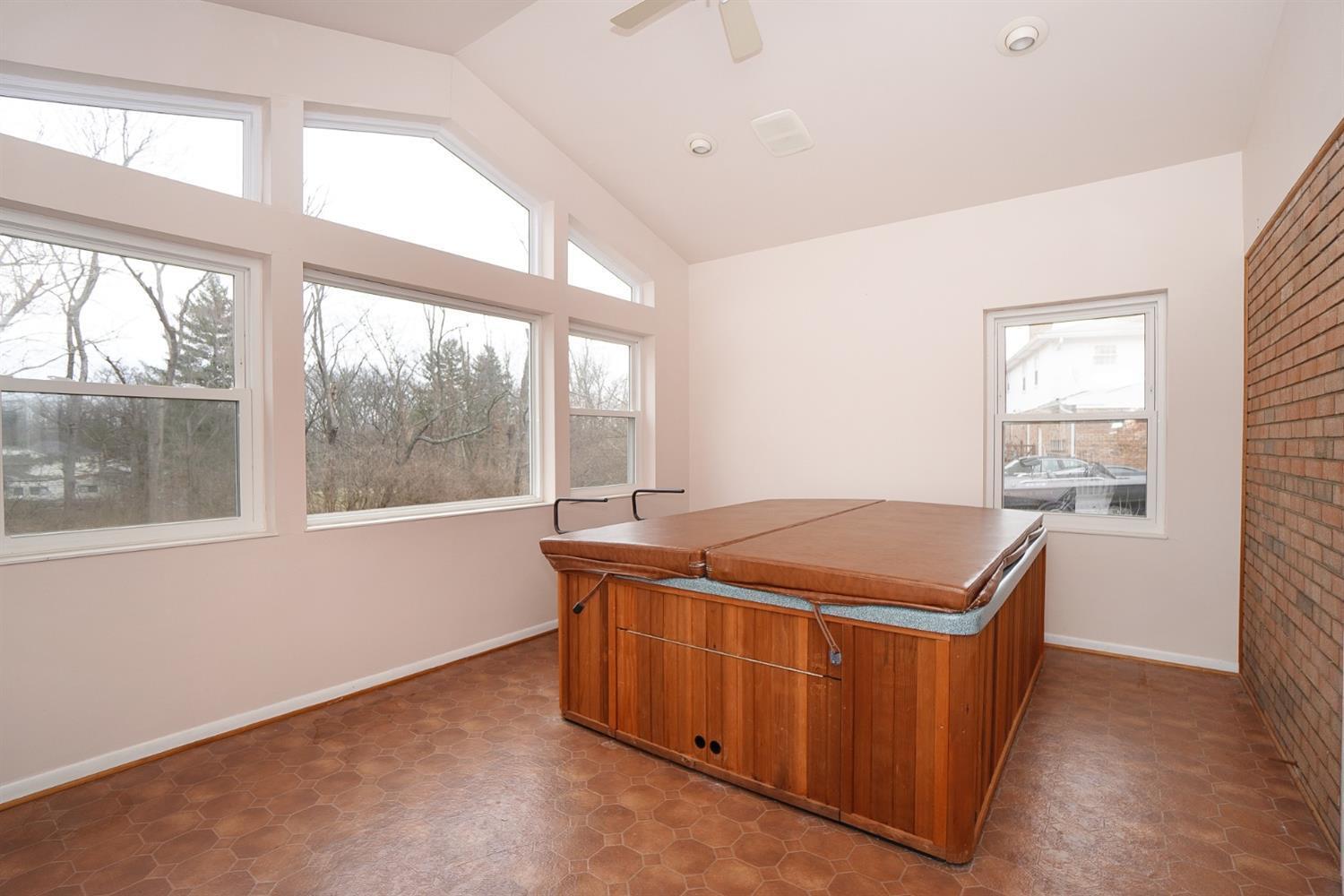 424 Riddle Road Cincinnati, OH 45231 - Photo 20 of 38 Gallery Image 20