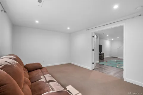 a view of livingroom with furniture