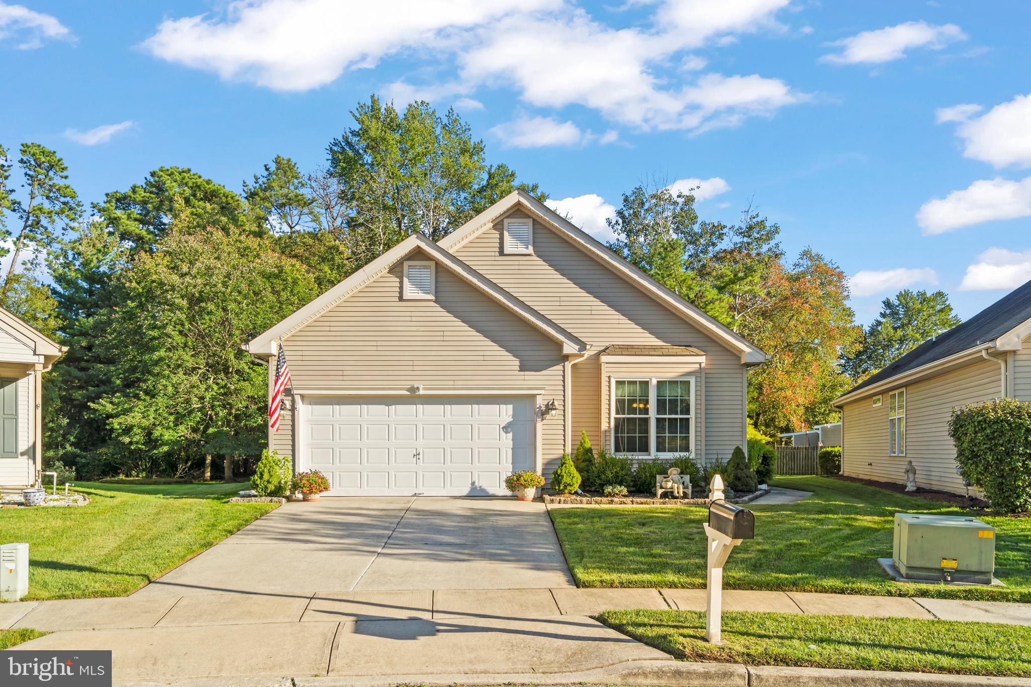 9 Dutchess Court Southampton, NJ 08088 - Photo 3 of 18 Two car garage