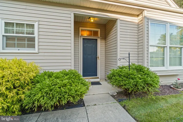 $385,000 | 9 Dutchess Court, Southampton, NJ 08088