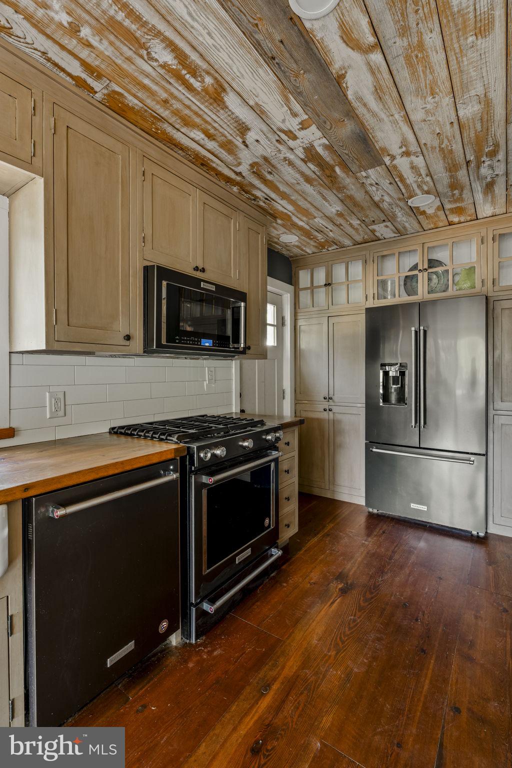160 Fairview Road Kirkwood, PA 17536 - Photo 20 of 81 a modern kitchen with stainless steel appliances and stove