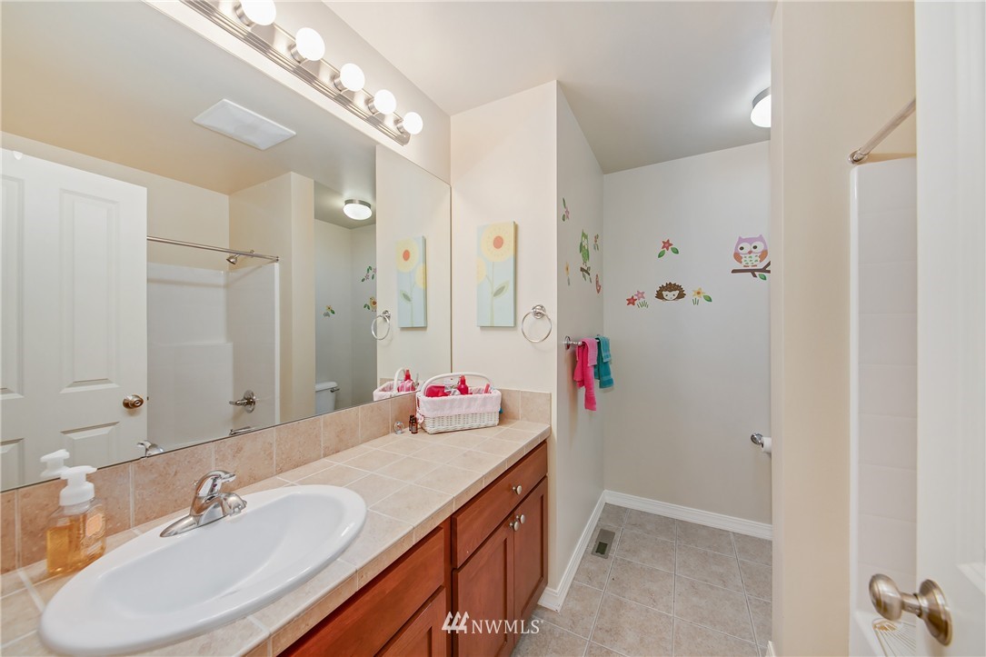 179 Elma Place Northeast Renton, WA 98059 - Photo 18 of 23 Gallery Image 18