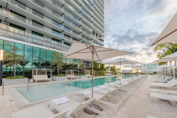$4,380 | 580 72nd Street, Unit 1811, Miami Beach, FL 33141