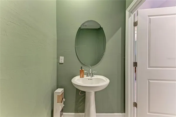a view of utility room
