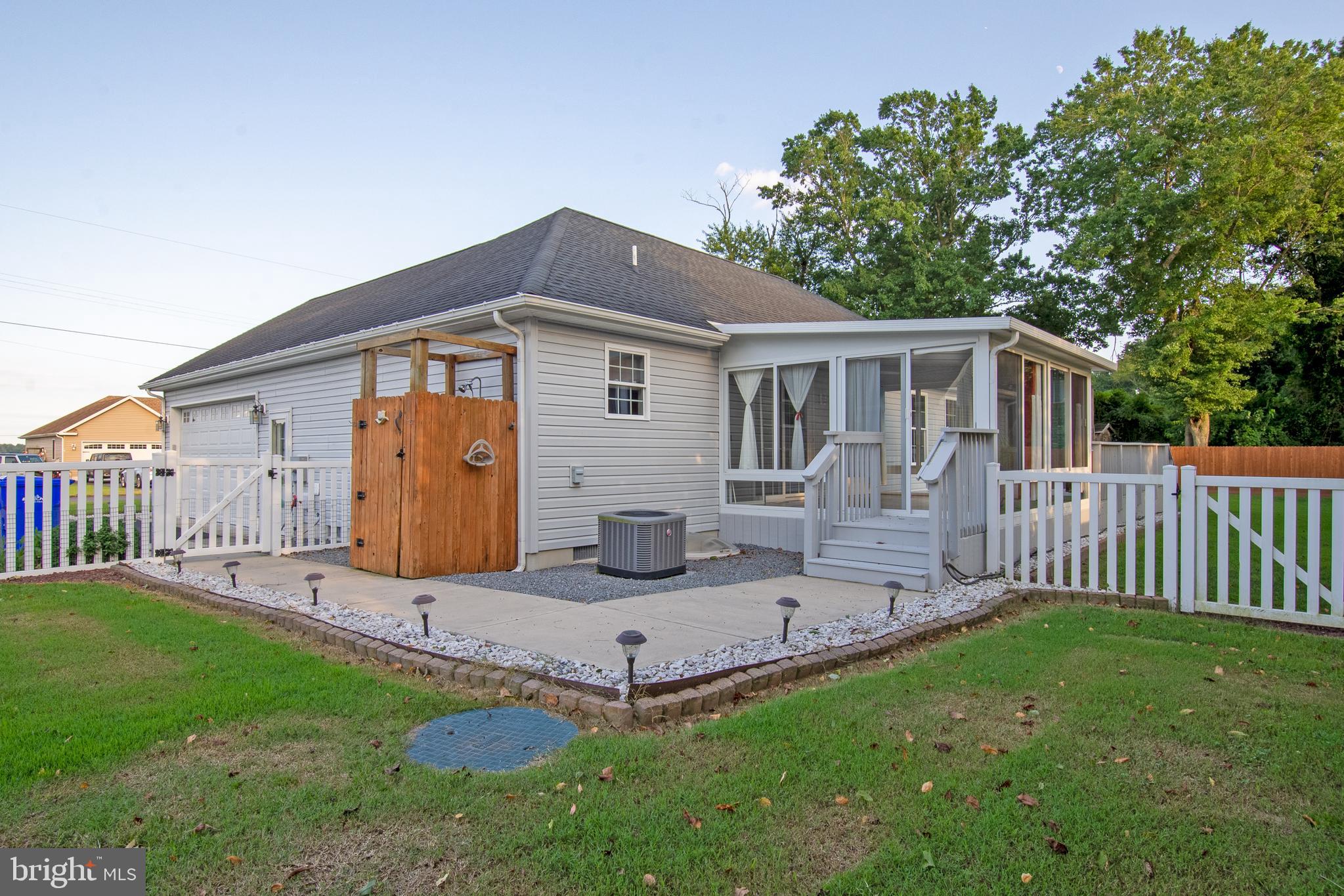 54 Minner Street Houston, DE 19954 - Photo 8 of 55 a front view of a house with garden