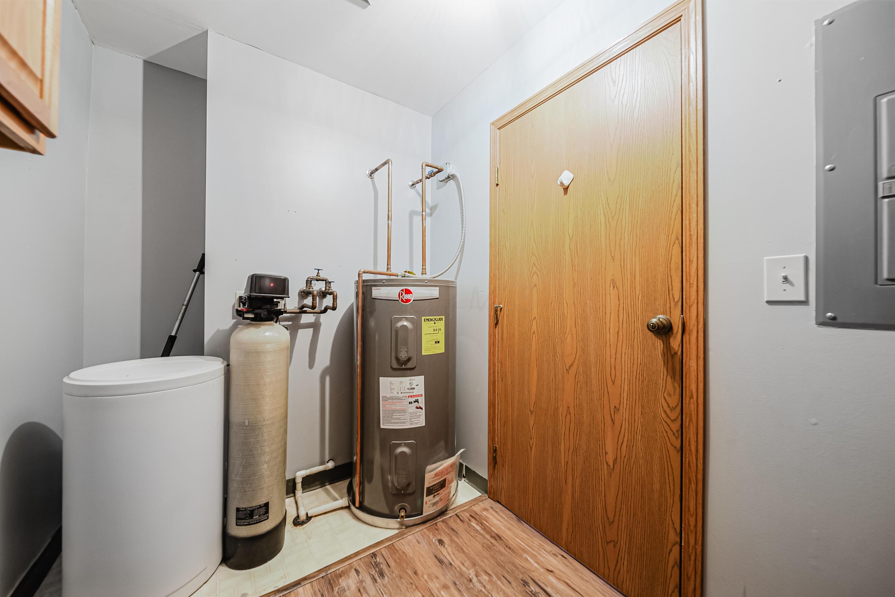 1237 Dunhurst Street Circleville, OH 43113 - Photo 24 of 39 Utility Room