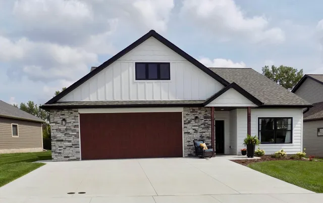 $437,500 | 510 Kodiak Drive Northwest, Stewartville, MN 55976