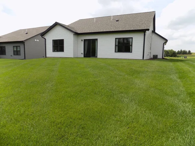 $437,500 | 510 Kodiak Drive Northwest, Stewartville, MN 55976