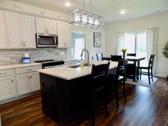 $437,500 | 510 Kodiak Drive Northwest, Stewartville, MN 55976