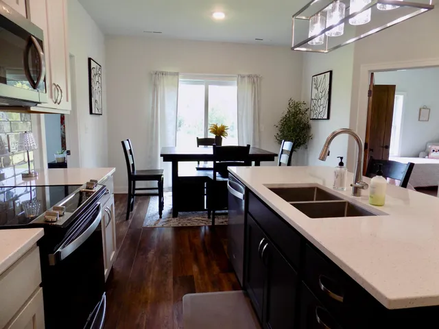 $437,500 | 510 Kodiak Drive Northwest, Stewartville, MN 55976