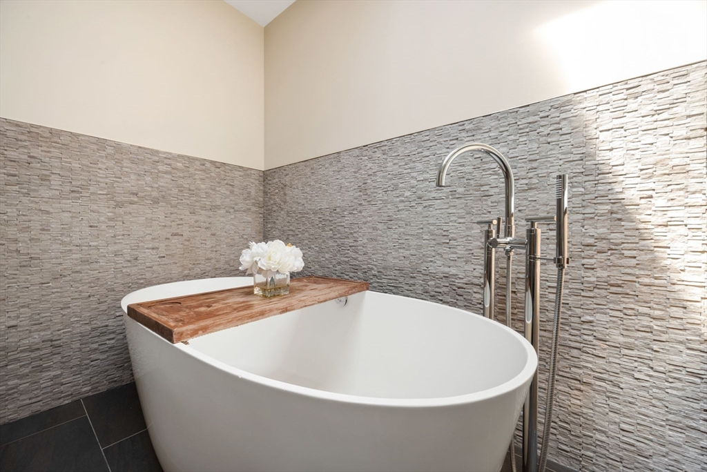 9 Short Street Boston, MA 02129 - Photo 22 of 35