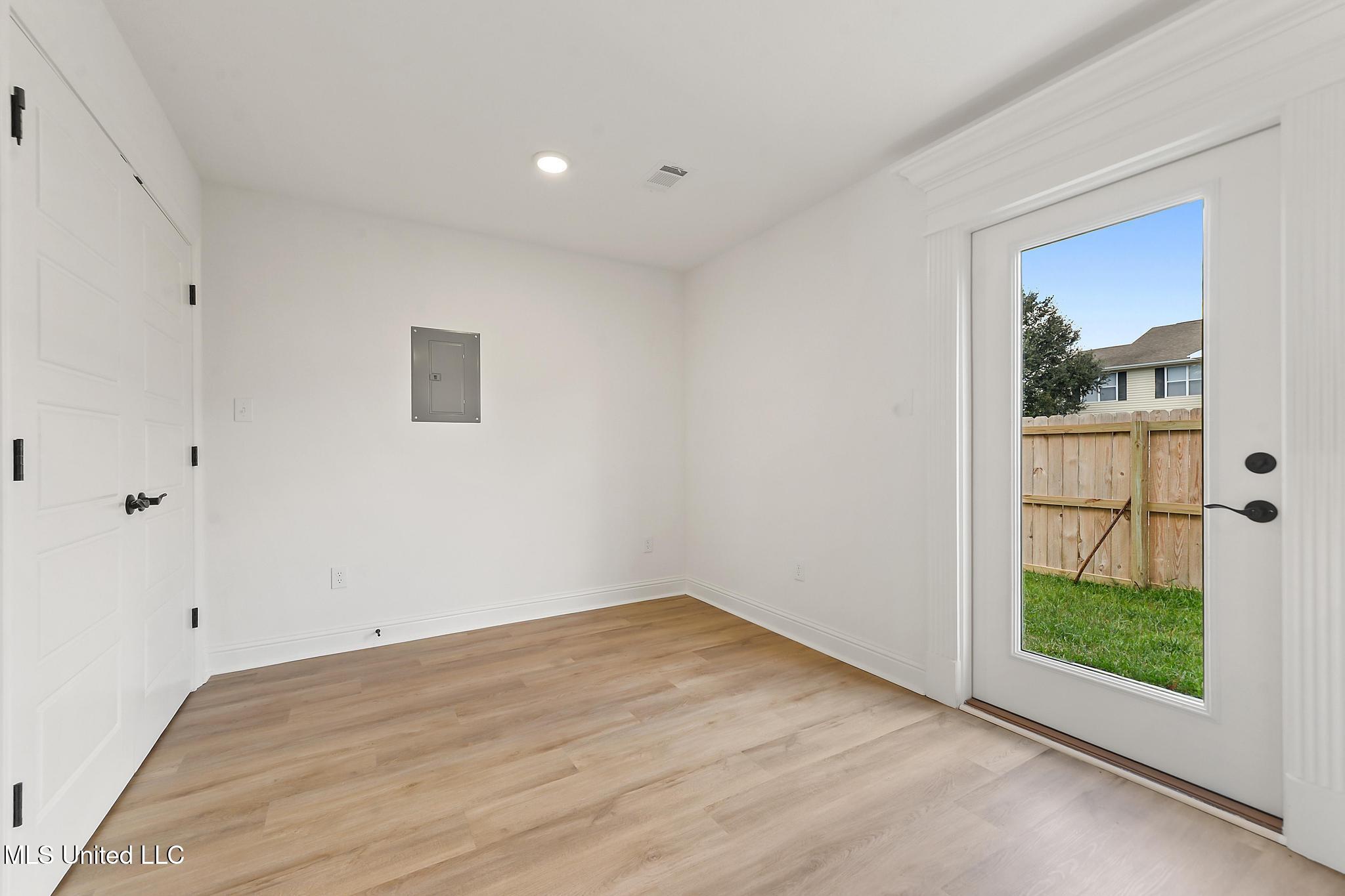 14958 Rowan Oak Street Gulfport, MS 39503 - Photo 8 of 17 008