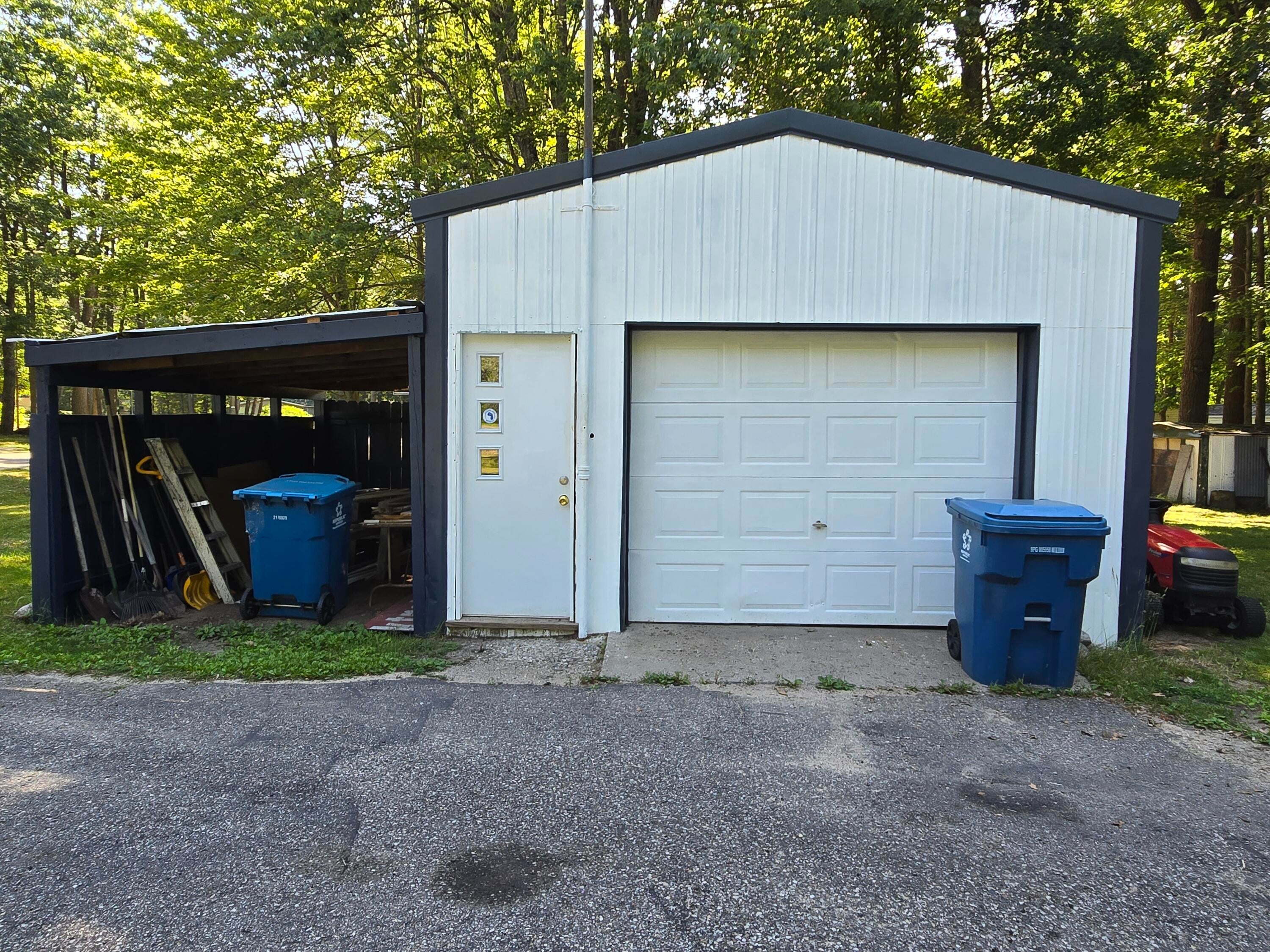 5548 North Flint Road Roscommon, MI 48653 - Photo 11 of 22 Gallery Image 11