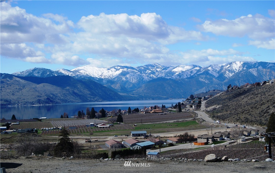 714 Golf Course Road Chelan, WA 98816 - Photo 2 of 18