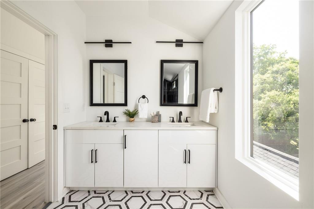 967 Smith Street Southwest Atlanta, GA 30310 - Photo 16 of 31