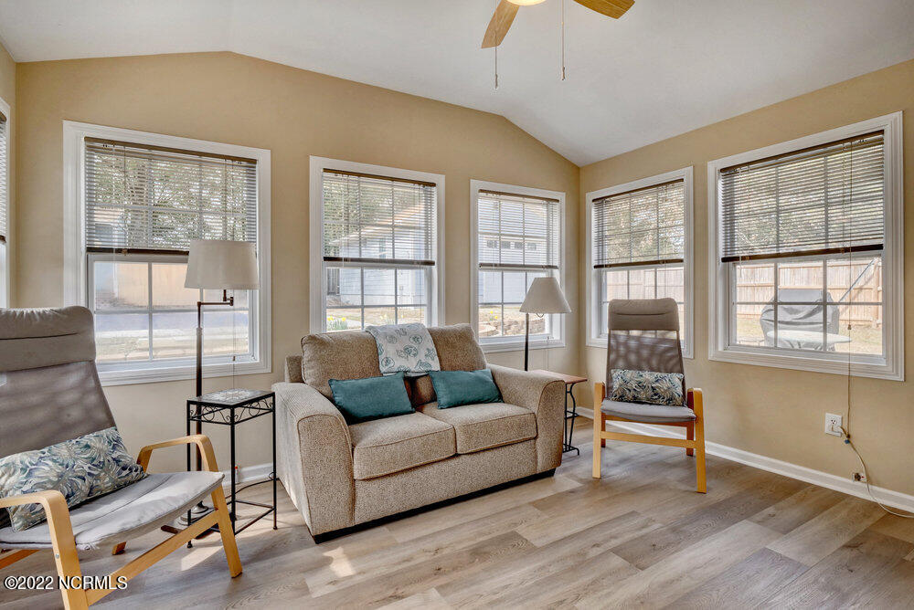 318 Spartan Road Wilmington, NC 28405 - Photo 12 of 29 Sunroom