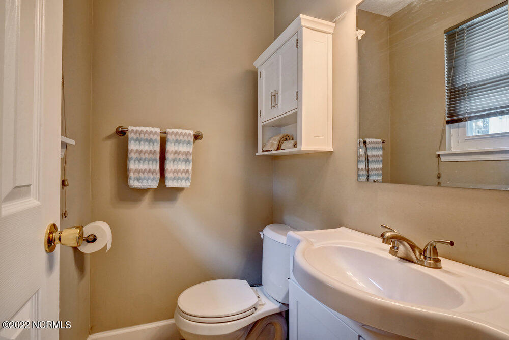 318 Spartan Road Wilmington, NC 28405 - Photo 17 of 29 Master Bath (half)