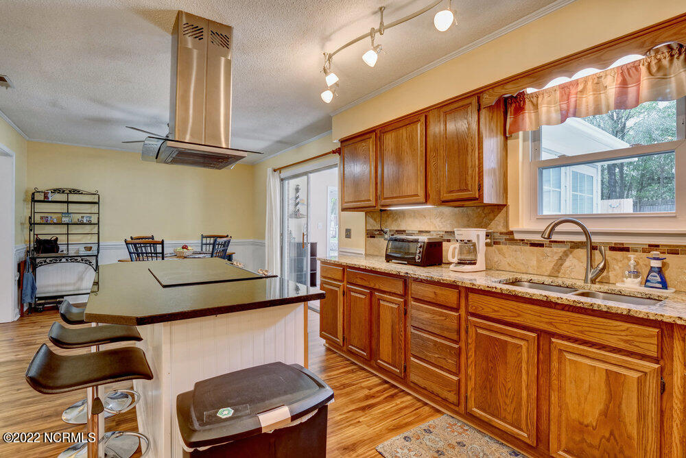 318 Spartan Road Wilmington, NC 28405 - Photo 9 of 29 Kitchen