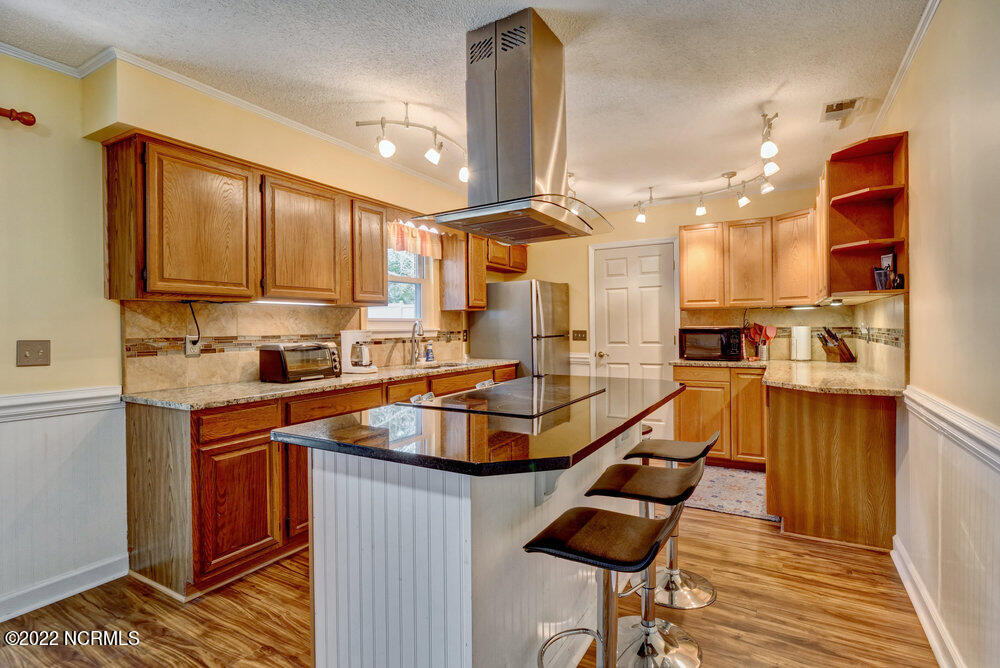 318 Spartan Road Wilmington, NC 28405 - Photo 10 of 29 Kitchen