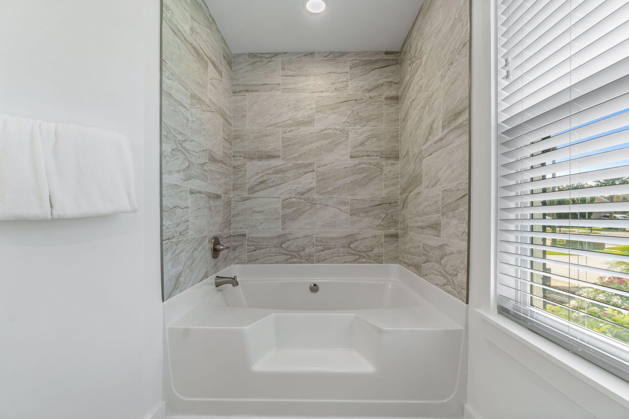 223 Sandy Cay Drive Miramar Beach, FL 32550 - Photo 24 of 79 a bathroom with a bathtub
