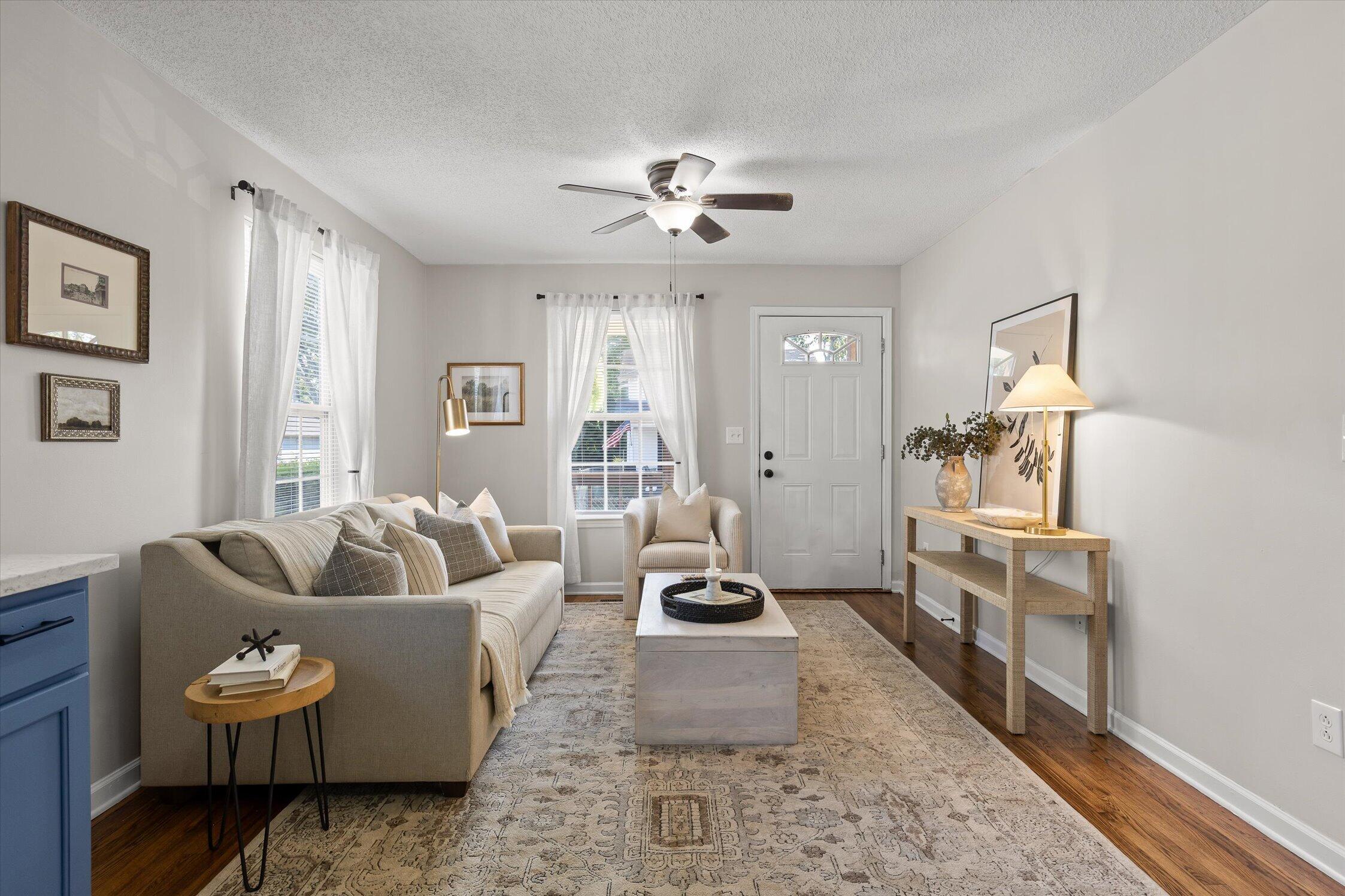 1815 Walker Road Chattanooga, TN 37404 - Photo 15 of 28 Living room