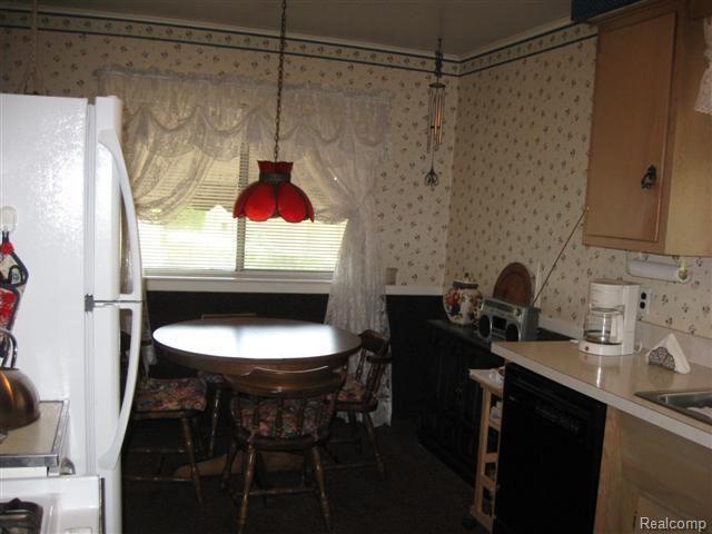 24824 Ridgecroft Avenue Eastpointe, MI 48021 - Photo 8 of 13 IMG_0573 (Small)