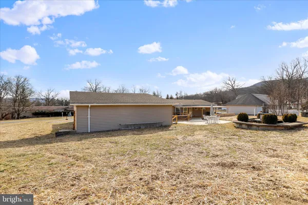 a view of a house with backyard and sitting area