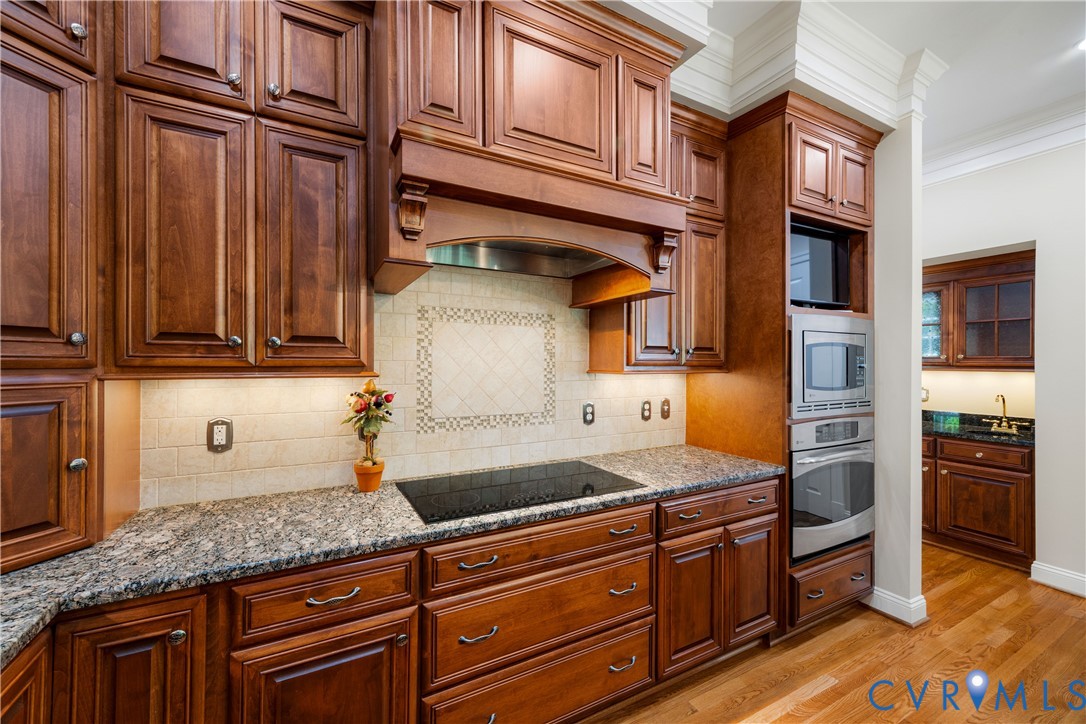 628 Cedar Run Road Manakin-Sabot, VA 23103 - Photo 22 of 70 Rich wood cabinetry with decorative range hood, st