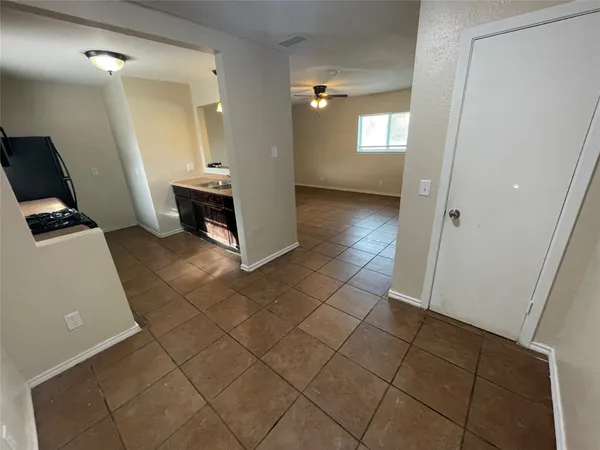 $1,395 | 6253 Manor Road, Unit B, Austin, TX 78723