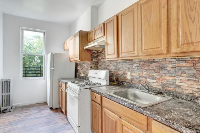 $795,000 | 1241 College Avenue | Concourse