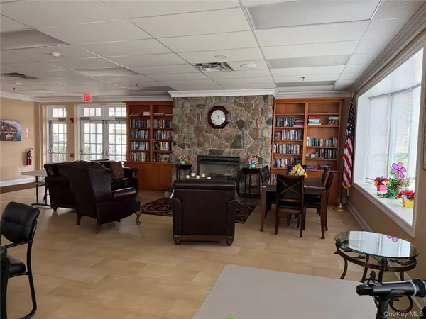 $619,999 | 712 Narragansett Villas Drive, Unit 712, Lindenhurst, NY 11757