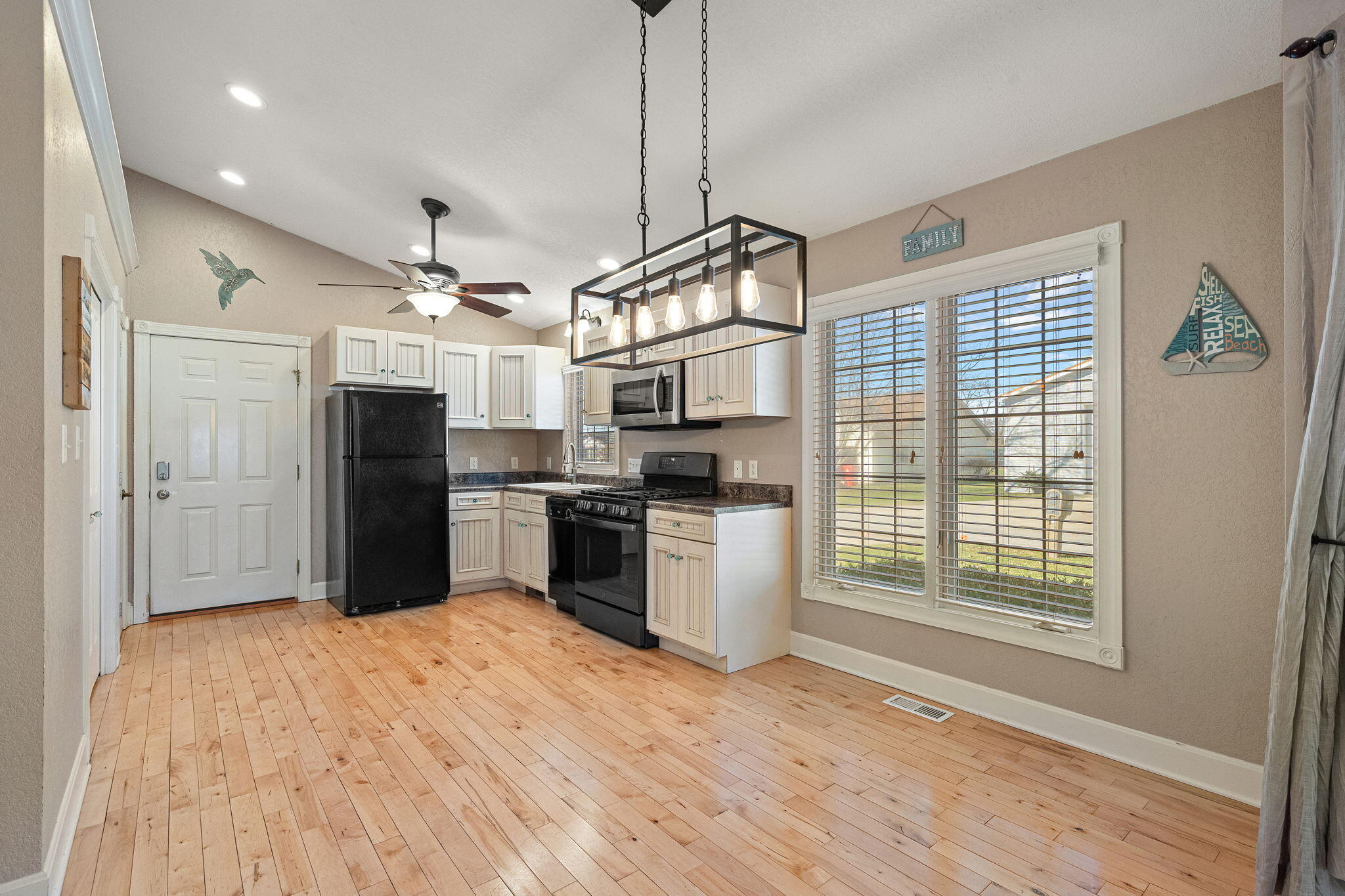 4100 East Drive Knox, IN 46534 - Photo 21 of 35 2048x1365