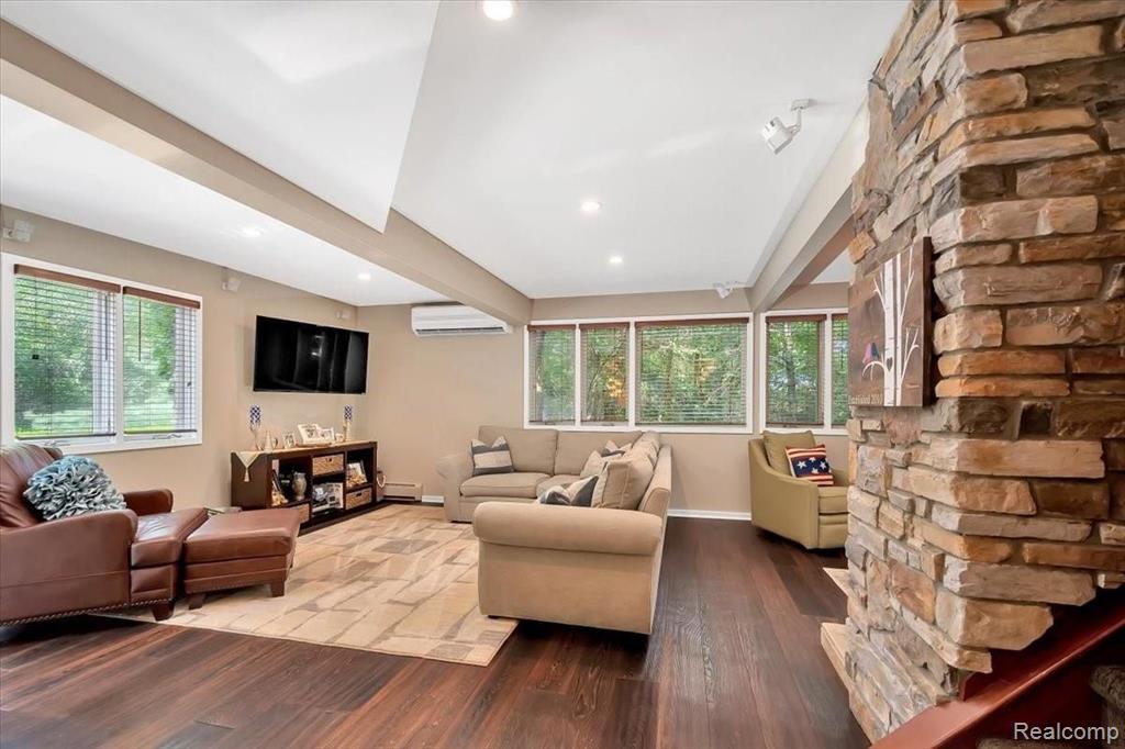 5825 Cobb Creek Road Rochester, MI 48306 - Photo 24 of 38