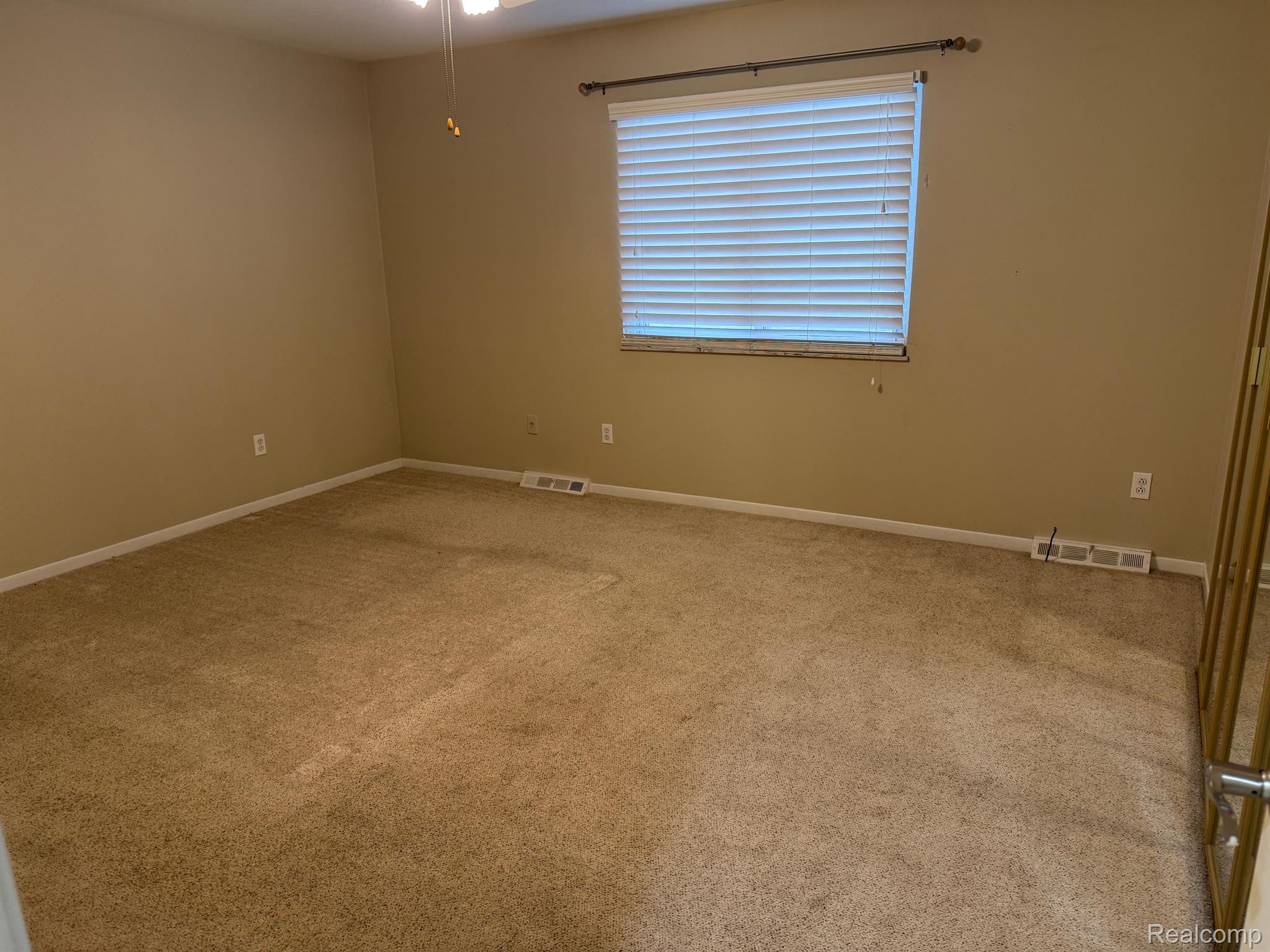 2740 Lake Angelus Road Waterford, MI 48329 - Photo 43 of 52 Gallery Image 43