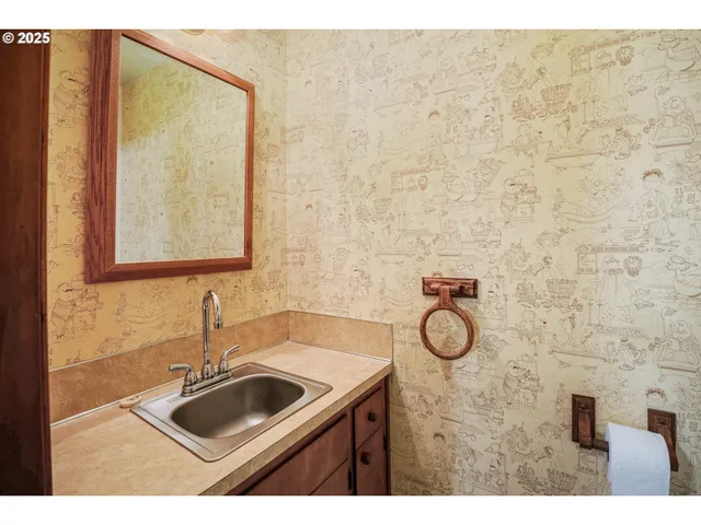 a view of a house with a big yard