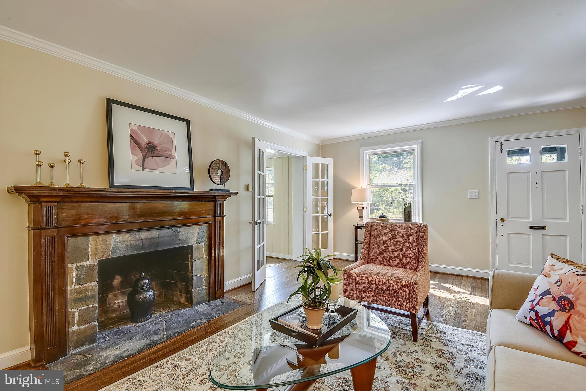 5207 Danbury Road Bethesda, MD 20814 - Photo 2 of 29 Living Room