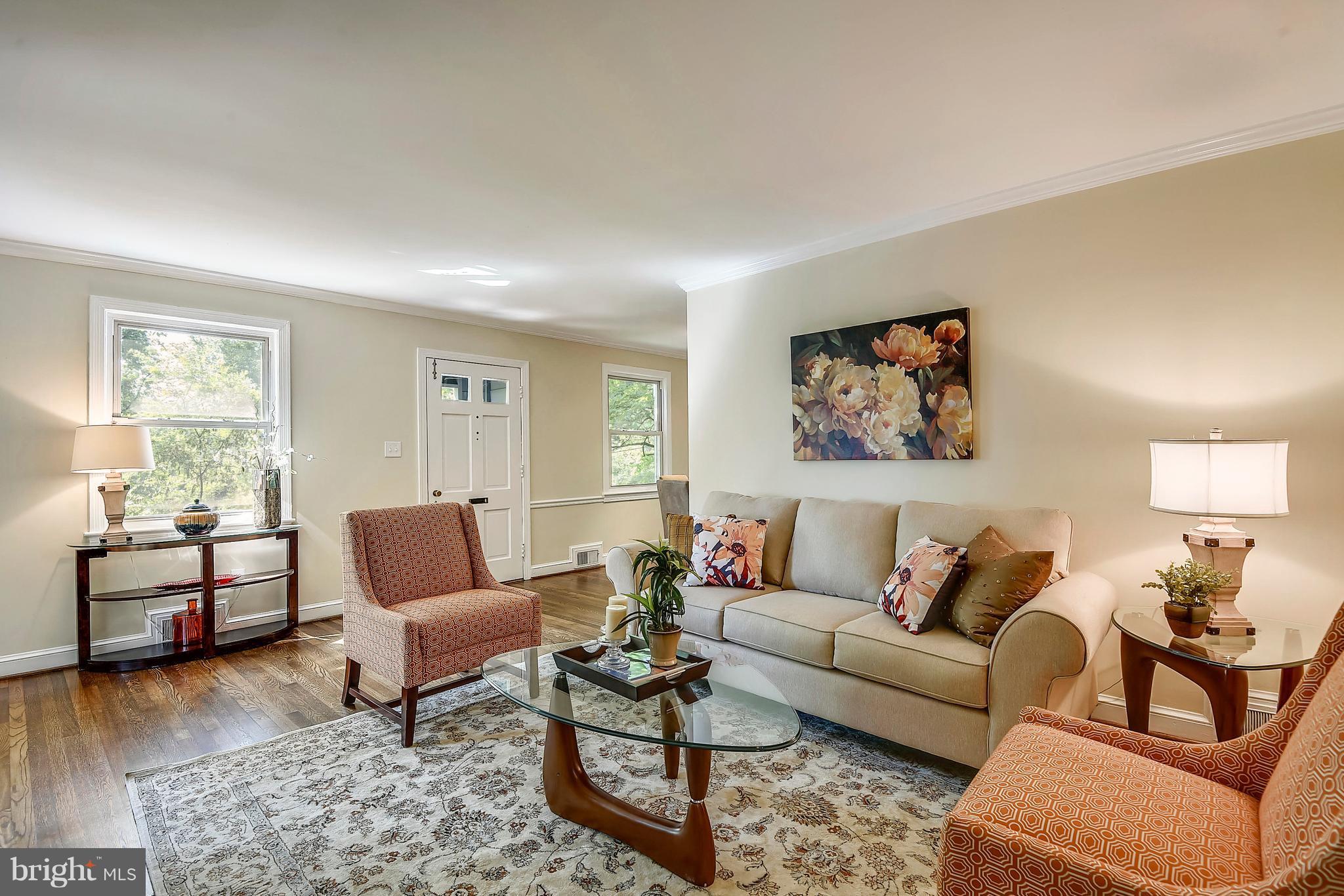 5207 Danbury Road Bethesda, MD 20814 - Photo 3 of 29 Living Room