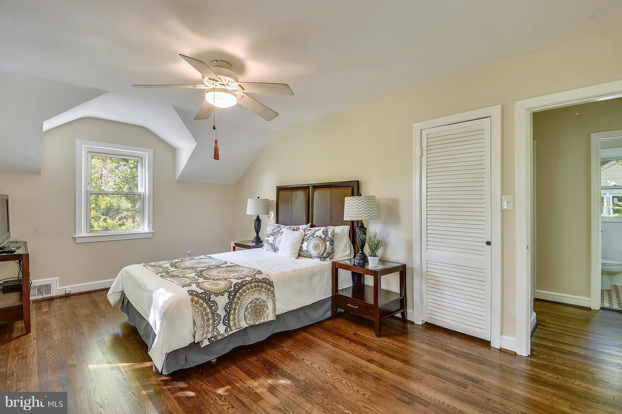 5207 Danbury Road Bethesda, MD 20814 - Photo 24 of 29 Bedroom (Master)