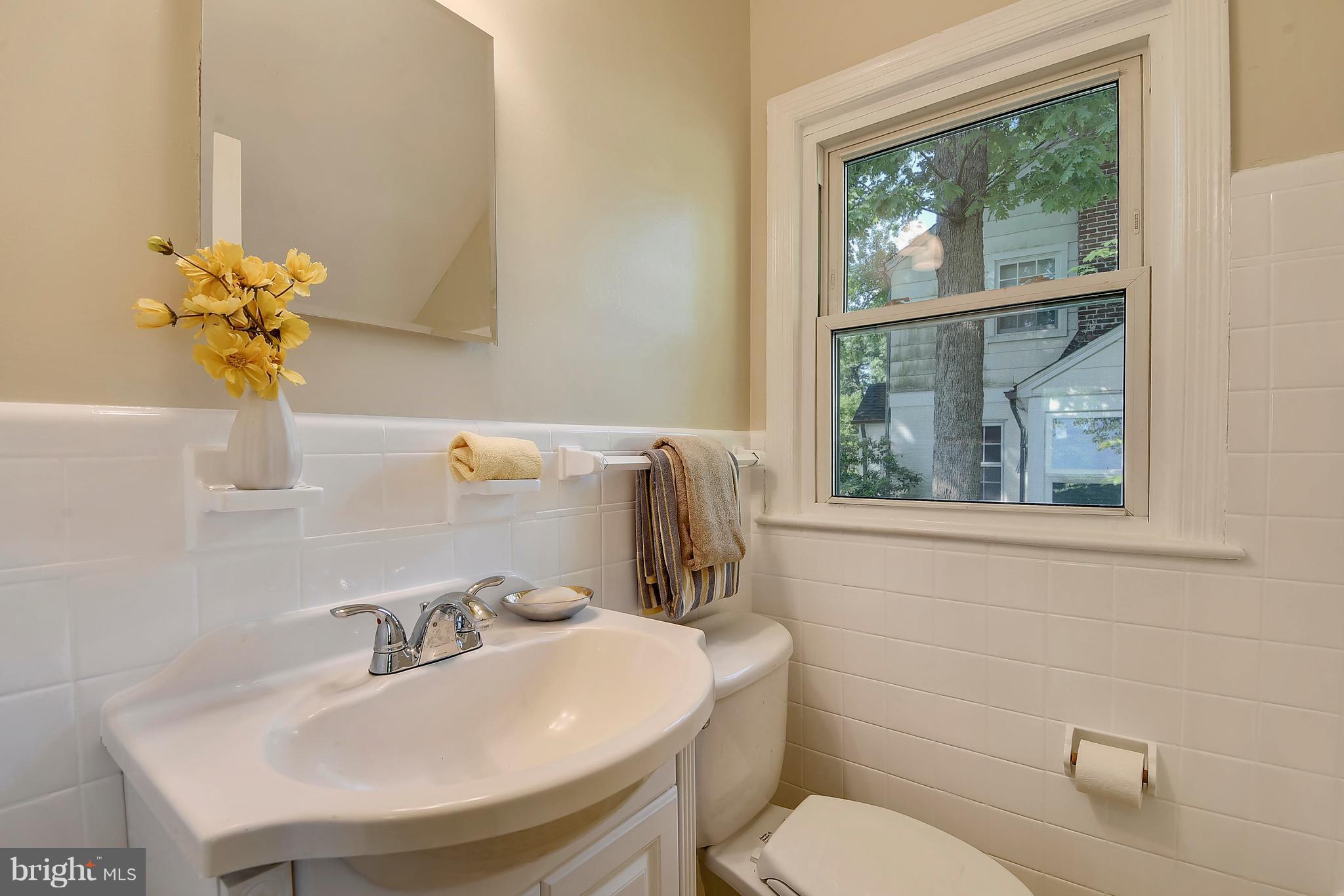 5207 Danbury Road Bethesda, MD 20814 - Photo 25 of 29 Bath