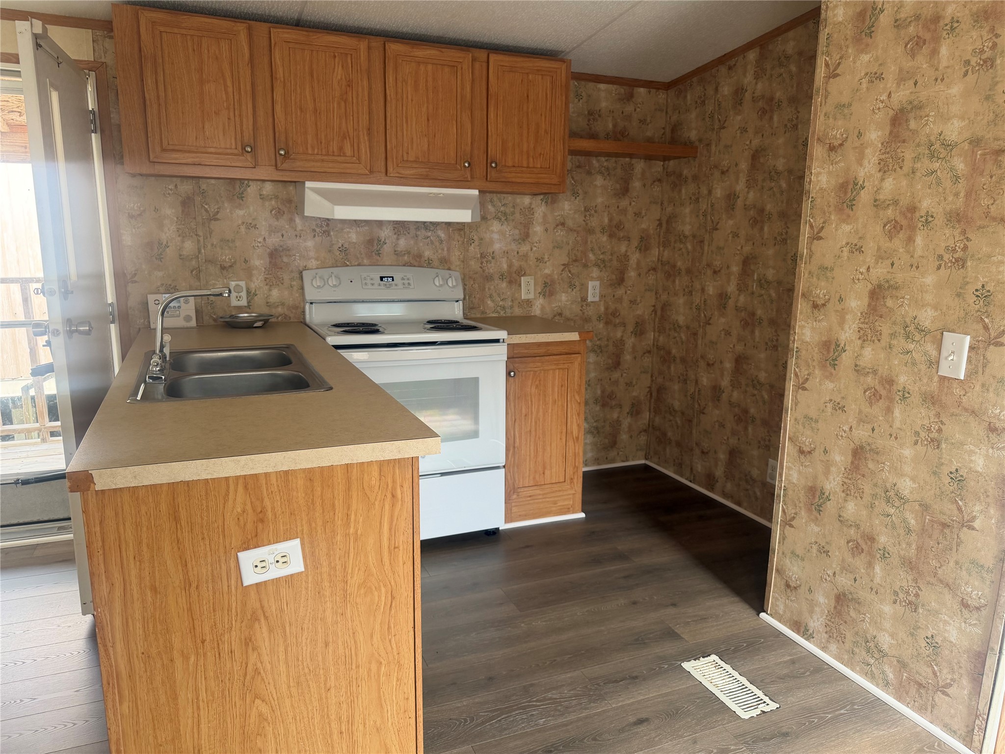 601 Clear Lake Road, Unit B Highlands, TX 77562 - Photo 11 of 12